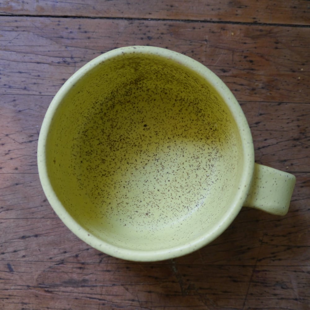 Image of Mega mug in custard yellow