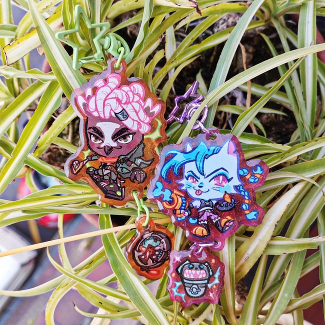 Zaun found fam chained charms