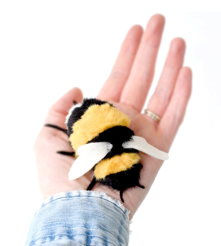 sleepy bee plush Image 2