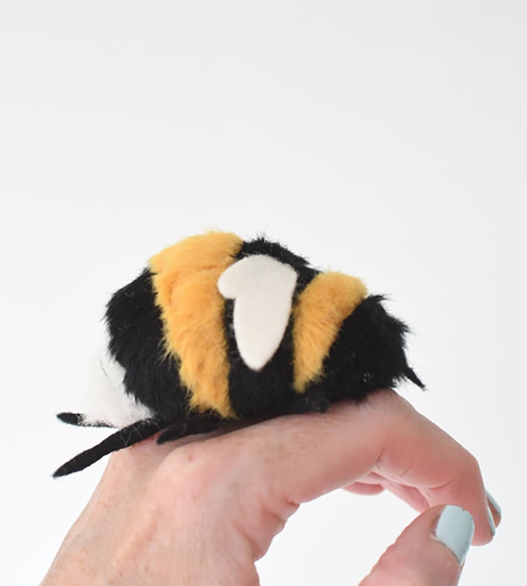 sleepy bee plush Image 3
