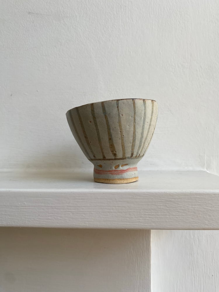 Deep footed Bowl (black lines) Image 3