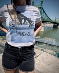 Image 2 of "Hagyd békén a szabadságot" póló - kék minta