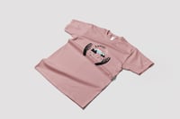 Image 3 of "Raining Love" póló - petal rose