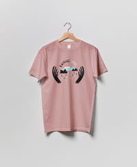 Image 1 of "Raining Love" póló - petal rose