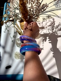 Image 2 of Brune paillettes violette 