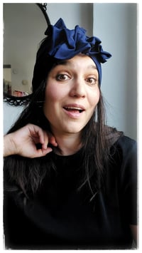 Image 14 of SbroccaBox 2025 - Fascia per capelli by "Come le Ciliegie" + Spilla floreale - Blue