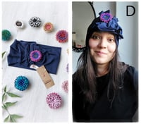 Image 6 of SbroccaBox 2025 - Fascia per capelli by "Come le Ciliegie" + Spilla floreale - Blue