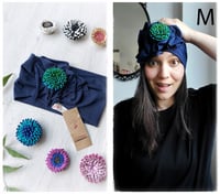 Image 13 of SbroccaBox 2025 - Fascia per capelli by "Come le Ciliegie" + Spilla floreale - Blue