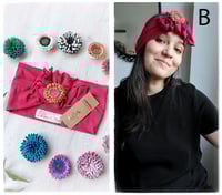 Image 4 of SbroccaBox 2025 - Fascia per capelli by "Come le Ciliegie" + Spilla floreale - Ciclamino