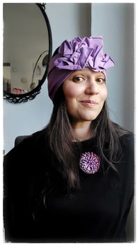 Image 15 of SbroccaBox 2025 - Fascia per capelli by "Come le Ciliegie" + Spilla floreale - Glicine