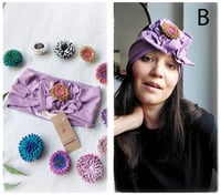 Image 4 of SbroccaBox 2025 - Fascia per capelli by "Come le Ciliegie" + Spilla floreale - Glicine