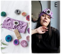 Image 7 of SbroccaBox 2025 - Fascia per capelli by "Come le Ciliegie" + Spilla floreale - Glicine