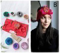 Image 4 of SbroccaBox 2025 - Fascia per capelli by "Come le Ciliegie" + Spilla floreale - Rosso 