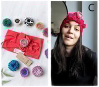 Image 5 of SbroccaBox 2025 - Fascia per capelli by "Come le Ciliegie" + Spilla floreale - Rosso 