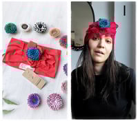 Image 11 of SbroccaBox 2025 - Fascia per capelli by "Come le Ciliegie" + Spilla floreale - Rosso 