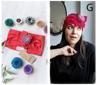 Image 9 of SbroccaBox 2025 - Fascia per capelli by "Come le Ciliegie" + Spilla floreale - Rosso 