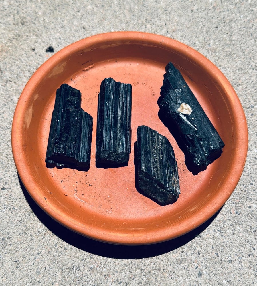 Image of Black Tourmaline(Larger Pieces)