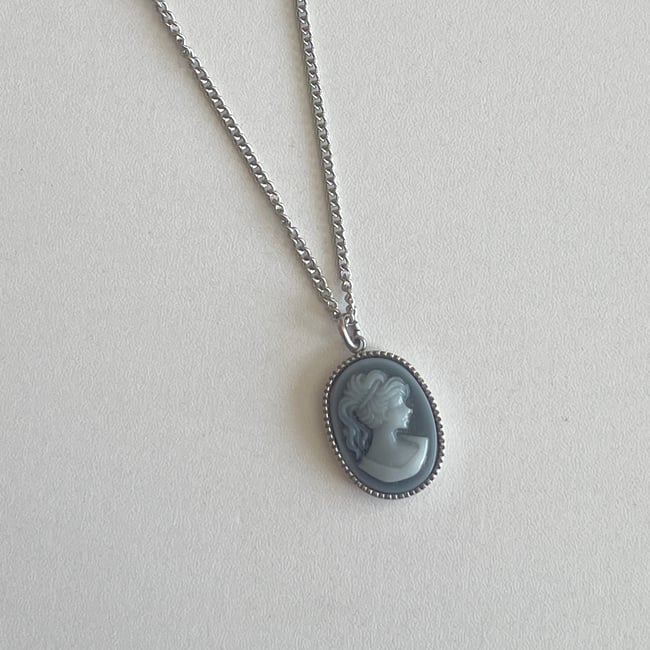 'victorian woman' pendant necklace