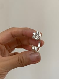 Image 2 of xs flower ring