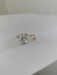 Image 3 of xs flower ring