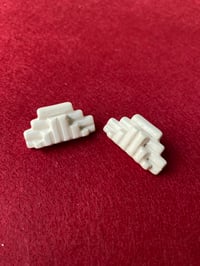 Image 2 of BROOCH 02