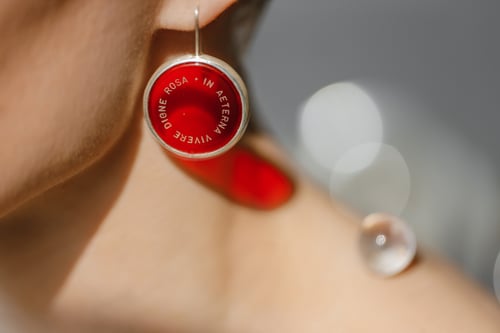 Image of "Worthy to live amid.." silver earrings with red acrylic glass 25mm · IN AETERNA VIVERE DIGNE.. ·