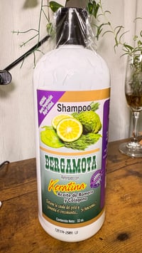 Image 3 of 1 SHAMPOO DE BERGAMOTA REFORZADO CON KERATINA ACEITE DE ROMERO Y COLAGENO