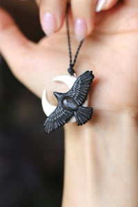 Image 5 of Collana Corvo, Luna e Adularia grigia