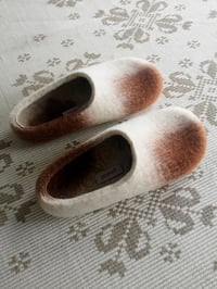 Image 2 of WHITE COWHIDE felted wool slippers