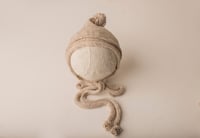 NINA hat with pom