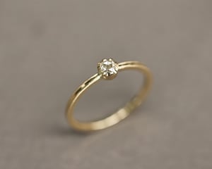 Image of 18ct yellow gold 3.0mm white rose-cut diamond ring (LON159)