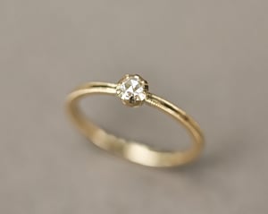 Image of 18ct yellow gold 3.0mm white rose-cut diamond ring (LON159)