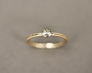 Image of 18ct yellow gold 3.0mm white rose-cut diamond ring (LON159)
