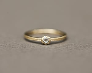 Image of 18ct yellow gold 3.0mm white rose-cut diamond ring (LON159)