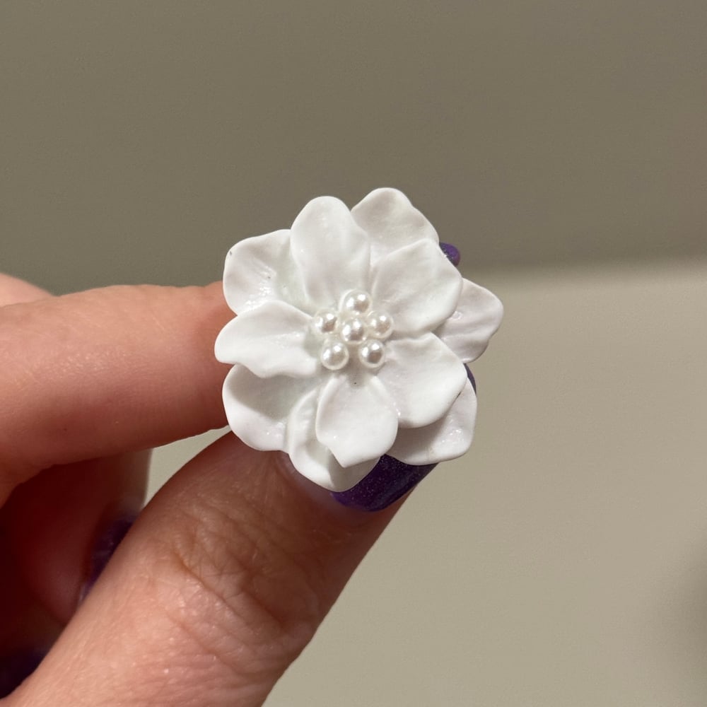 Image of White Pearl Flower Plugs (Sizes 0g-3/4)