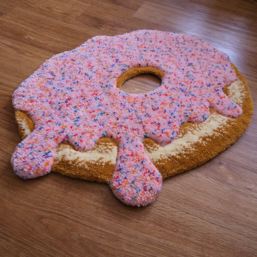 Donut Get Strawberry Sprinkle
