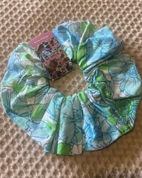 Image 1 of XXL Super Deluxe Scrunchies Green 
