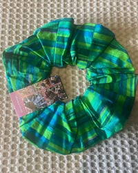 Image 4 of XXL Super Deluxe Scrunchies Green 