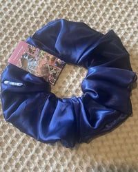 Image 2 of XXL Super Deluxe Scrunchies Blues