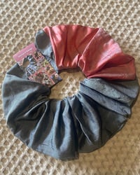 Image 5 of XXL Super Deluxe Scrunchies Pinks Reds