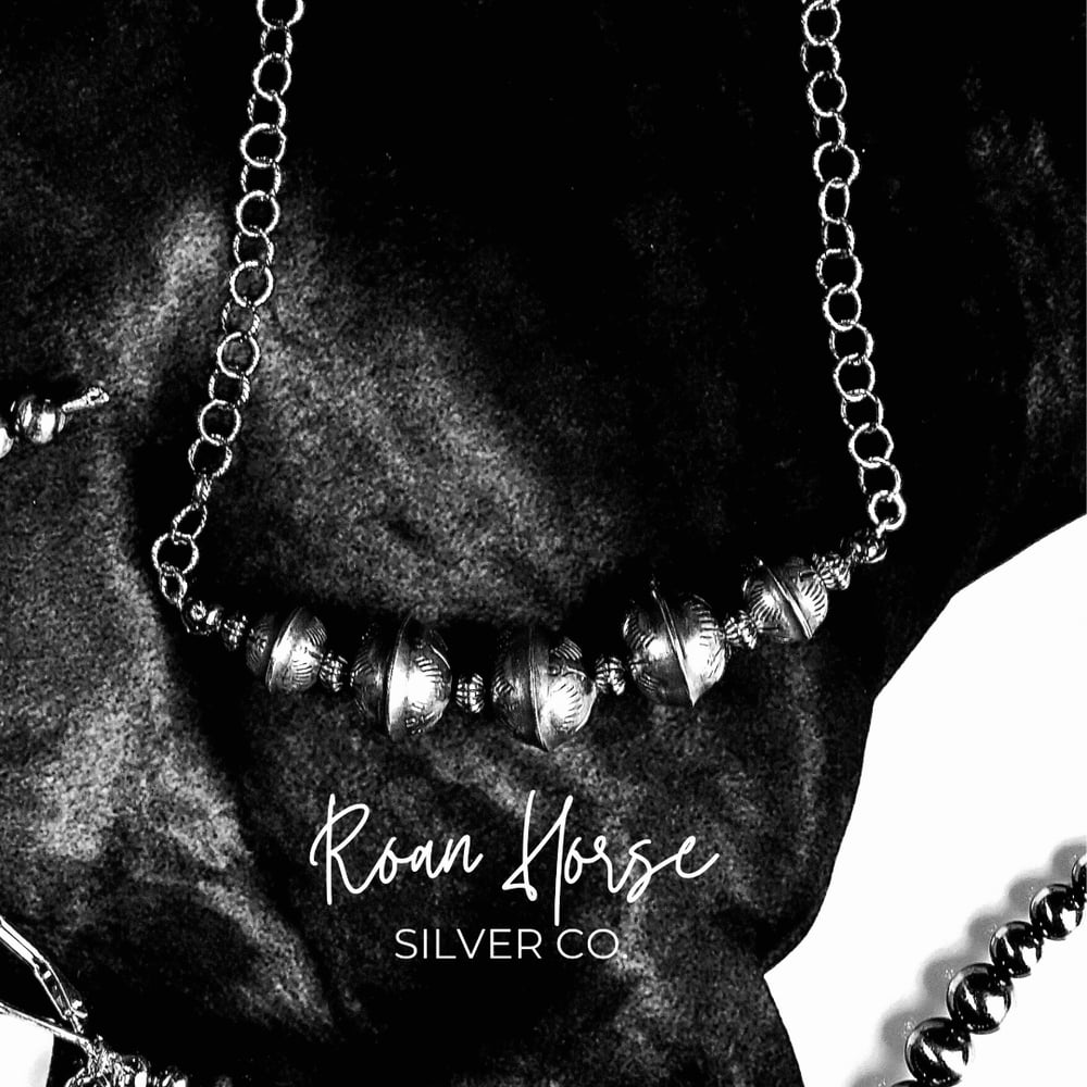 Image of Stamped pearl bar necklace 