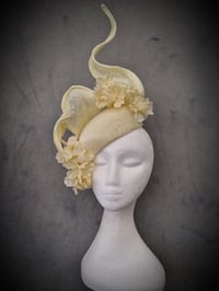 Image 2 of 'Brittany' in Soft Lemon