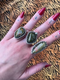 Image 3 of Ring oder Kette aus Sterlingsilber mit grünem Unakite und Silberkugeln