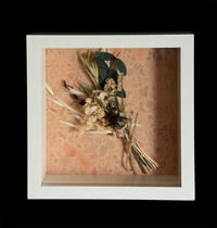 Image 1 of Hummel auf Trockenblumen - 15x15cm