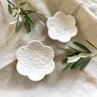 Image 1 of FLEURS DENTELLE