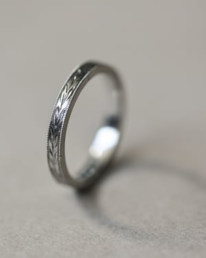 Image of Platinum 2mm flat court ‘Olive leaf’ and milled edge engraved ring
