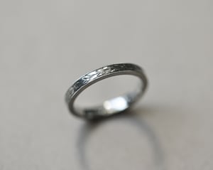 Image of Platinum 2mm flat court ‘Olive leaf’ and milled edge engraved ring