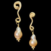 Image 2 of NUAGES COURBÉS Earring - Pink Pearl