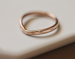 Image of 18ct rose gold, 2mm, Barleycorn design wishbone ring