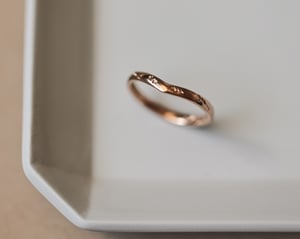 Image of 18ct rose gold, 2mm, Barleycorn design wishbone ring
